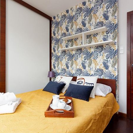 Spacious Suite With A Hammock And Terrace By Renters Prestige Варшава Экстерьер фото