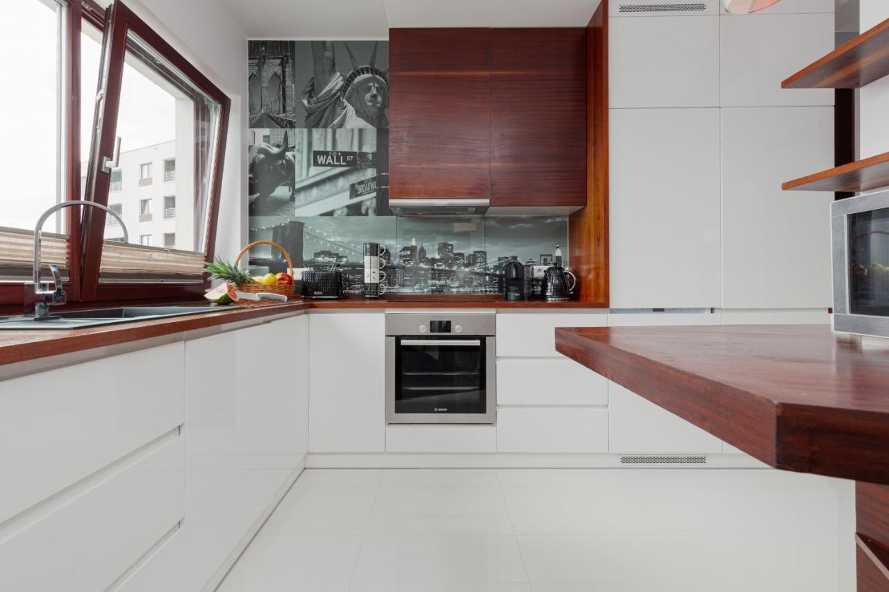 Spacious Suite With A Hammock And Terrace By Renters Prestige Варшава Экстерьер фото