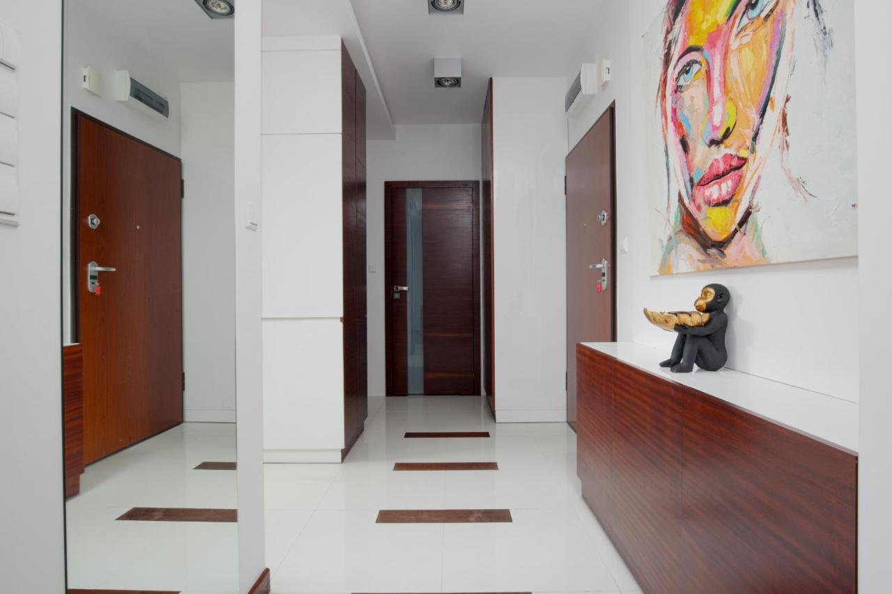 Spacious Suite With A Hammock And Terrace By Renters Prestige Варшава Экстерьер фото